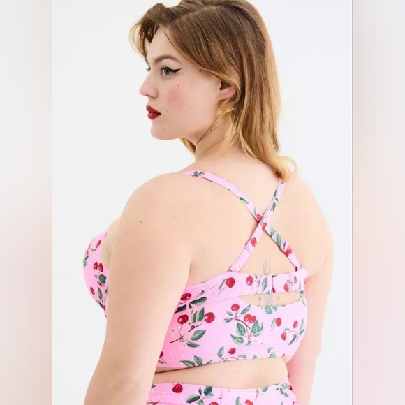 Torrid Retro Chic Pink Cherry Longline Bustier Pin-up Bikini Top 4X DD F NWT - Picture 4 of 7